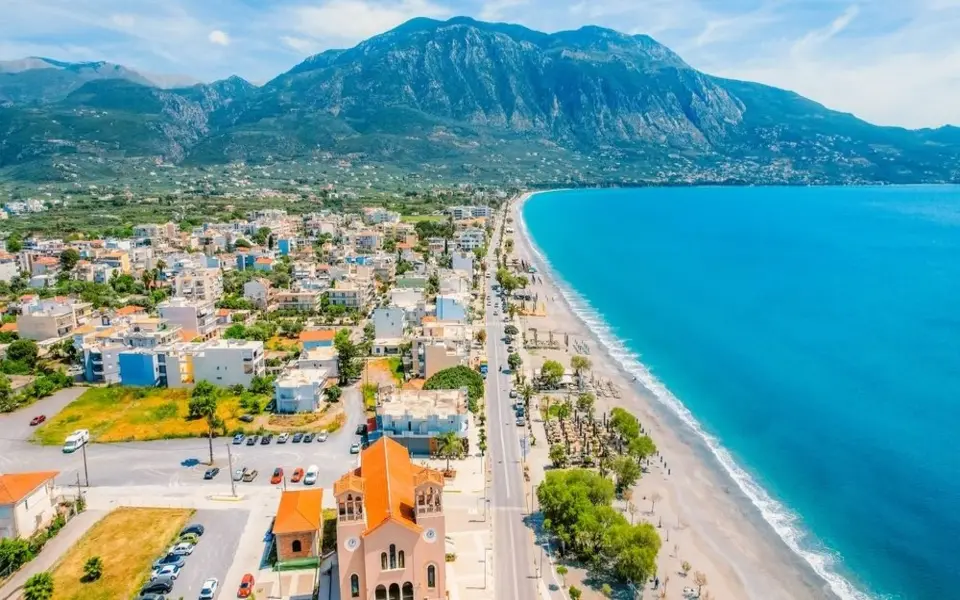 shutterstock 2480038025 e1740494698460 (1)